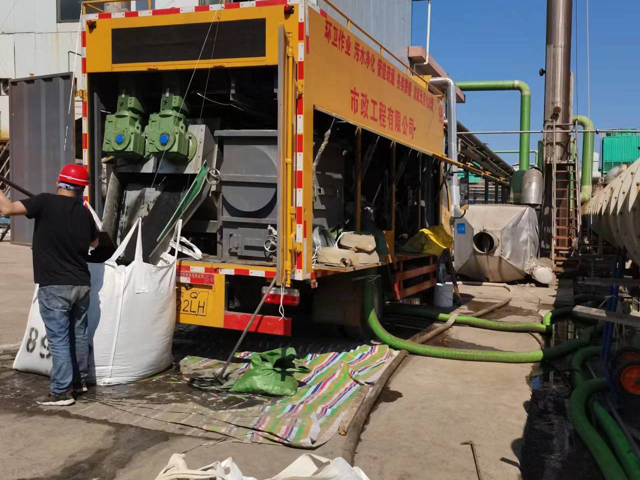 昭苏淤泥压干处理